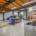 Villa met magazijn