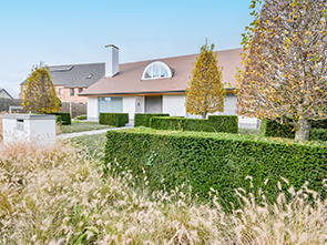 Villa met magazijn